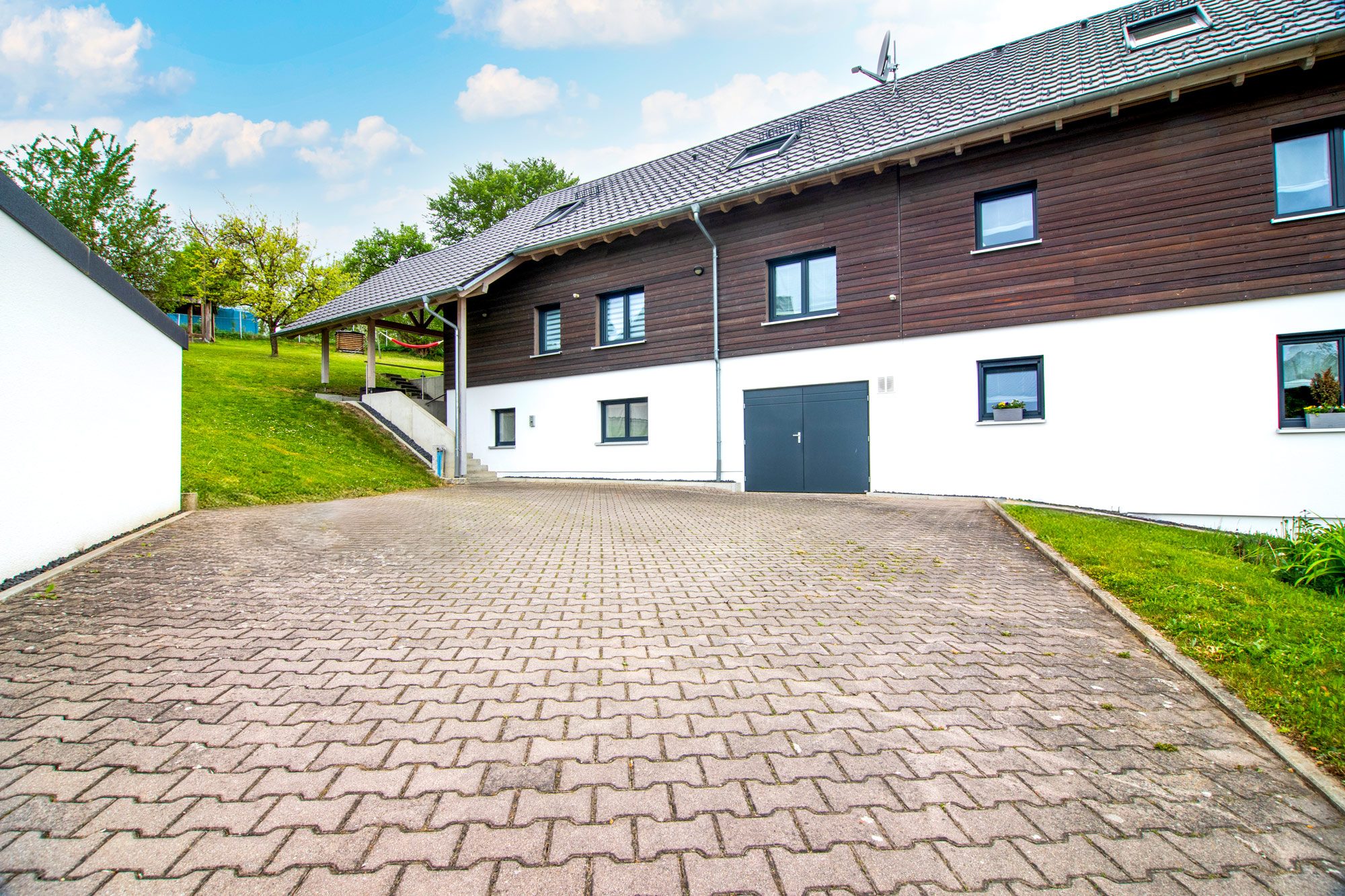 Ferienhaus Bergerle, Außenansicht mit Zufahrt