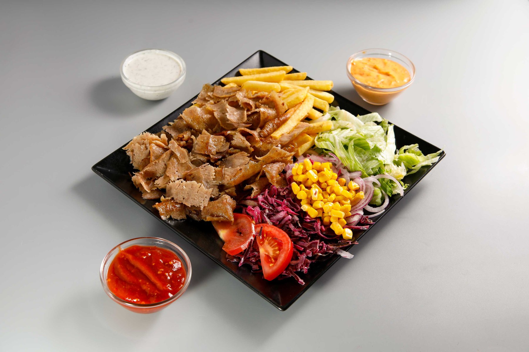 Döner-Teller mit Pommes und Salat